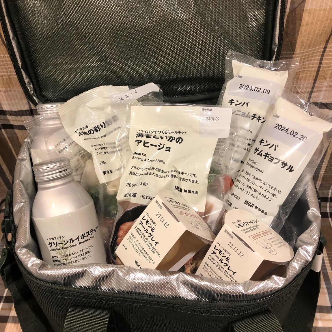 アルプラザ近江八幡】夏のお出かけに。おしゃれなカラーの保冷バッグ